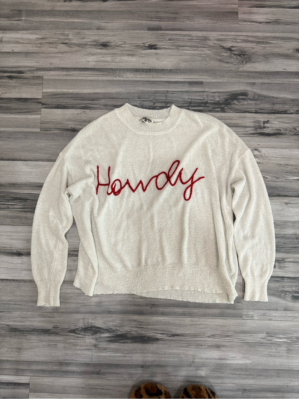Show Me Your MuMu White Crewneck Sweater with Red 'Howdy' Script